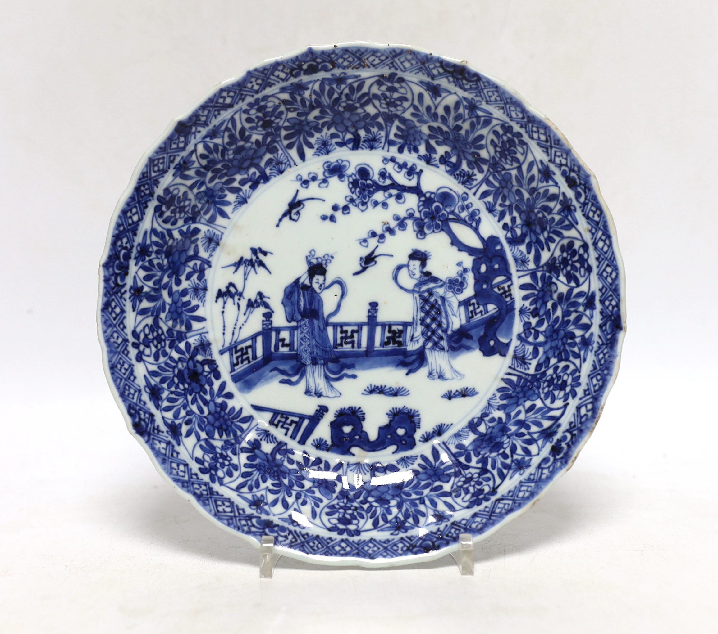 A Chinese Kangxi blue and white dish, 21cm